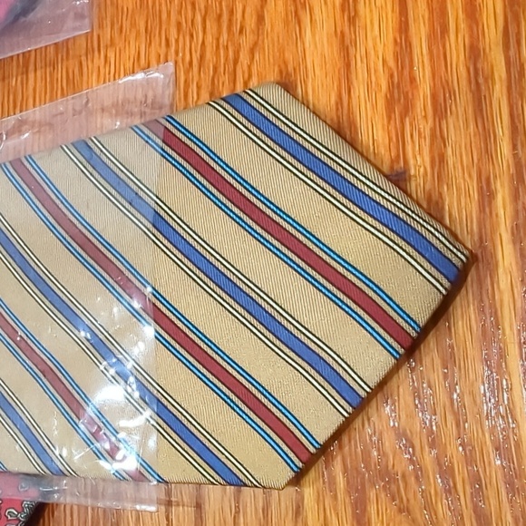 Four brand new 2.75" thin ties. All red & blue & white, 2 have tan/gold. - Picture 4 of 6